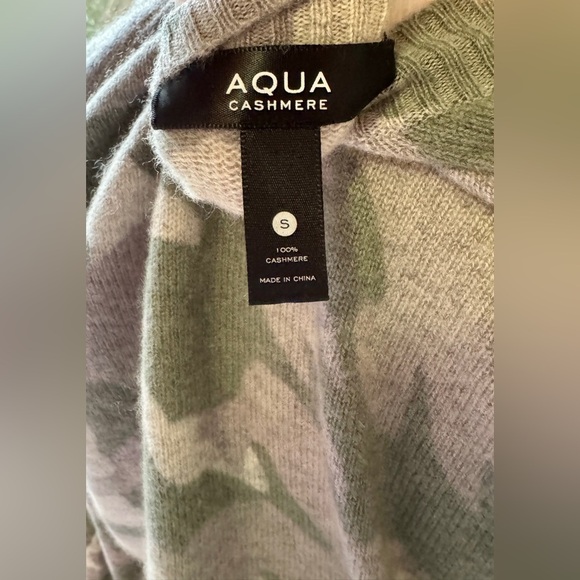 Aqua Cashmere Sweater-Size Small-preowned in excellent condition - Picture 3 of 7